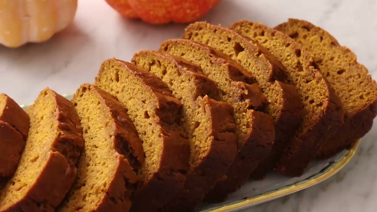 How to Make Pumpkin Bread (Moist and Spiced)