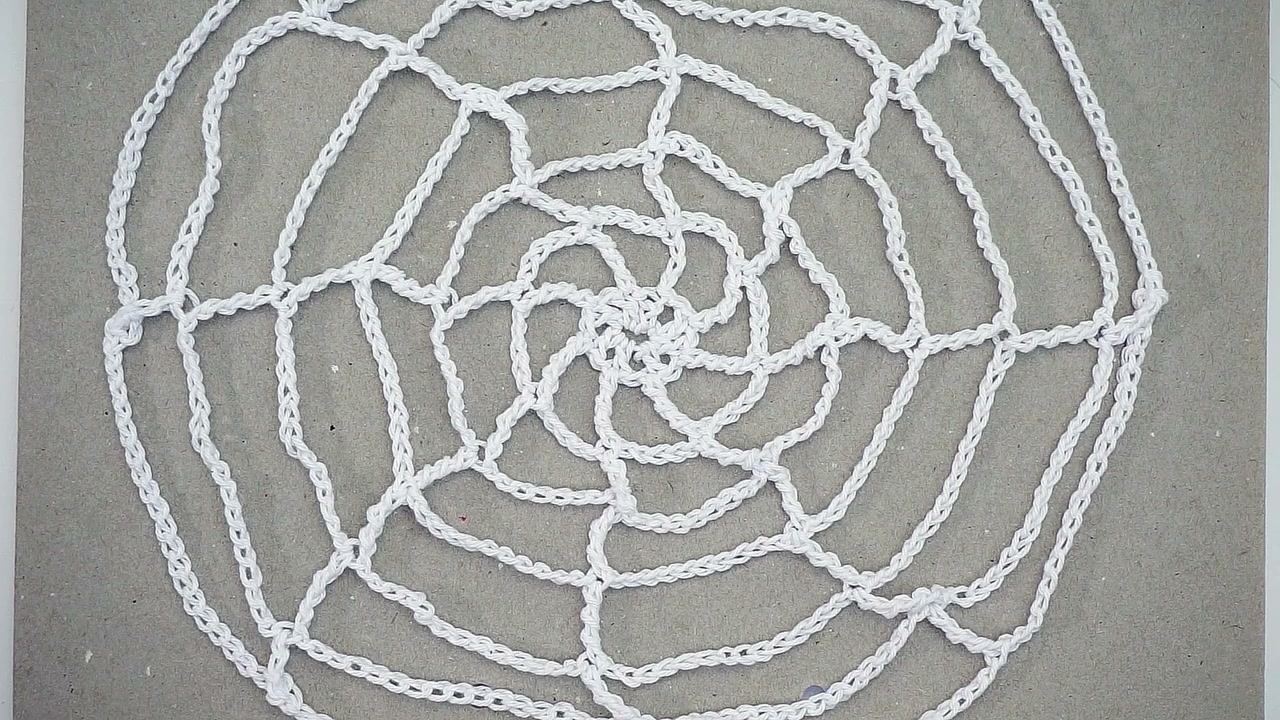 How to Crochet a Spider Web (Halloween Decor)