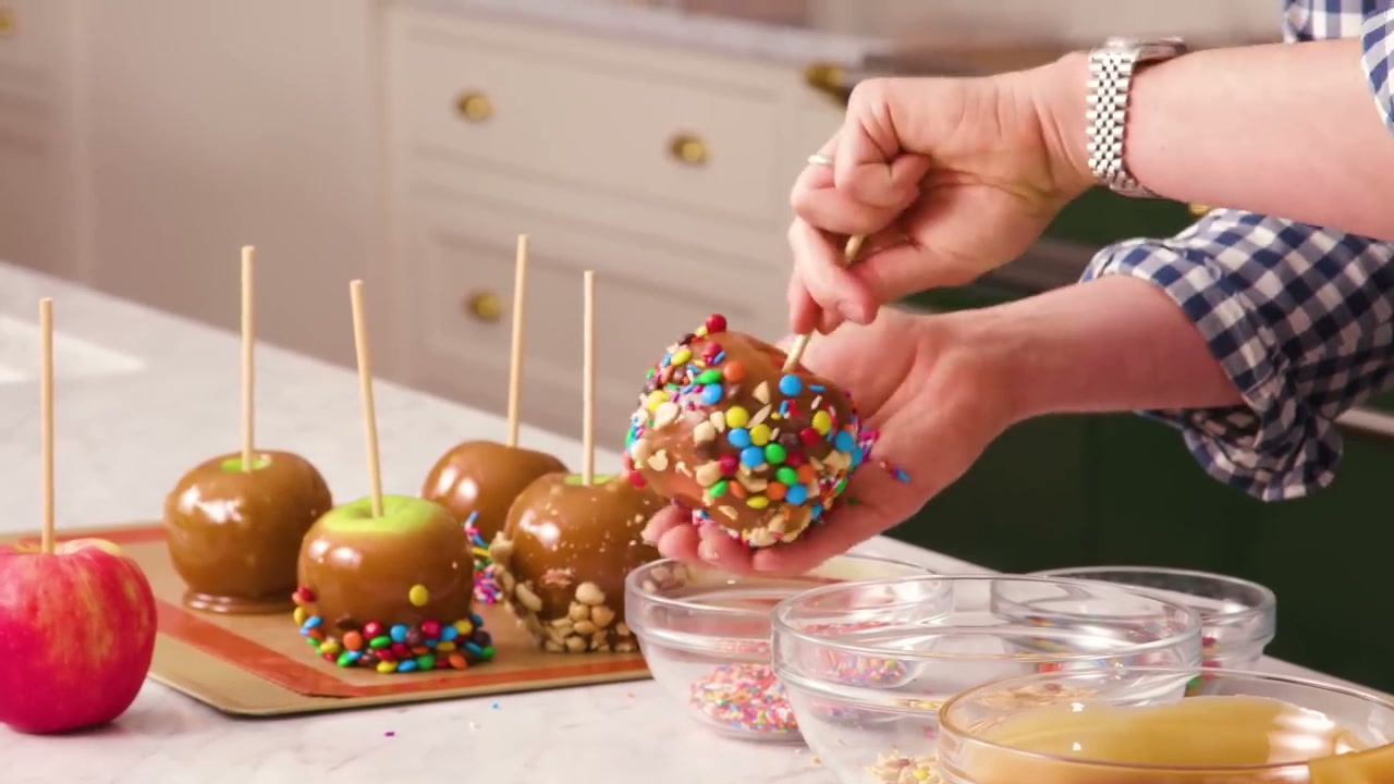 How to Make Caramel Apples (Classic Halloween Treat)