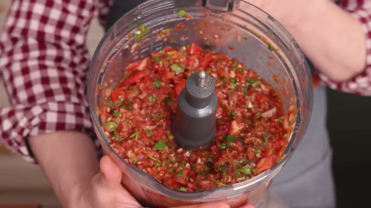 How to Make Salsa (Fresh Homemade Recipe in 15 Minutes)