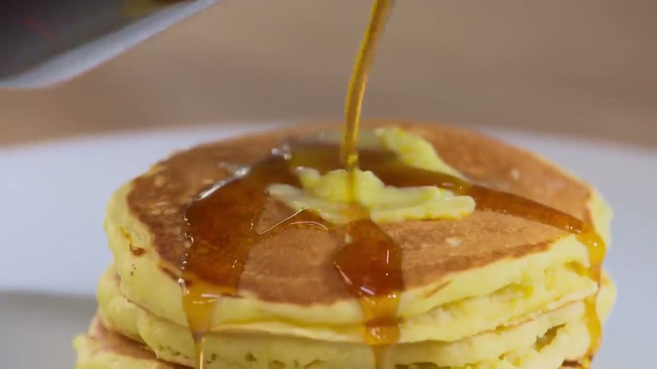 How to Make Pancakes (Easy Classic Recipe)