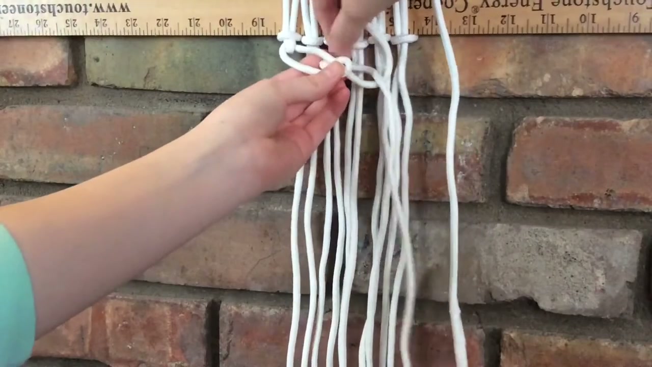 How to Tie a Half Hitch (Horizontal Double Half Hitch, 2 Methods)