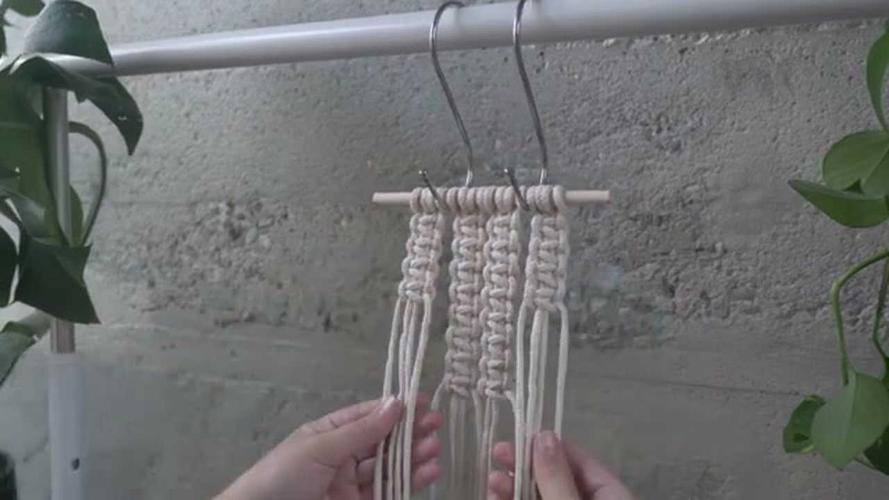 How to Tie a Macrame Square Knot