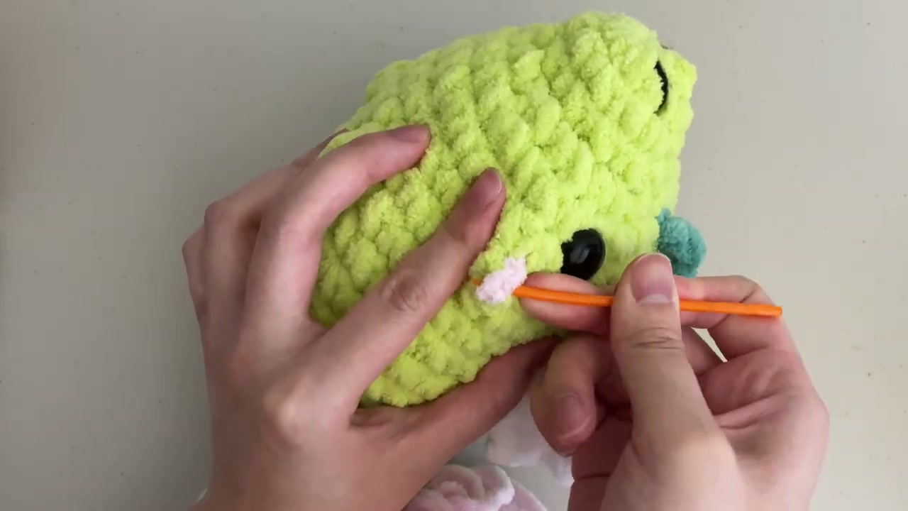 How to Crochet a Dinosaur: No-Sew Beginner Amigurumi